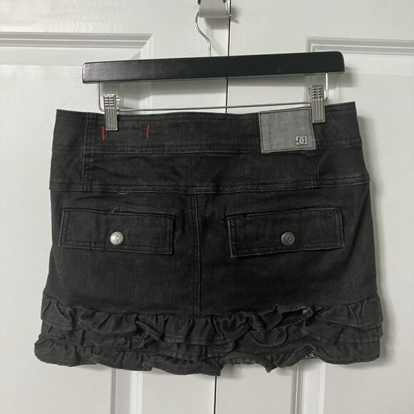 Y2K DC Micro Mini Eva Skirt Womens 29 Black Denim Ruffle Skate 2000s Cargo - Picture 3 of 10